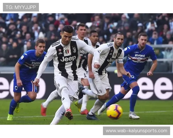 尤文图斯中前场换位带来混乱，角球后点补射建功